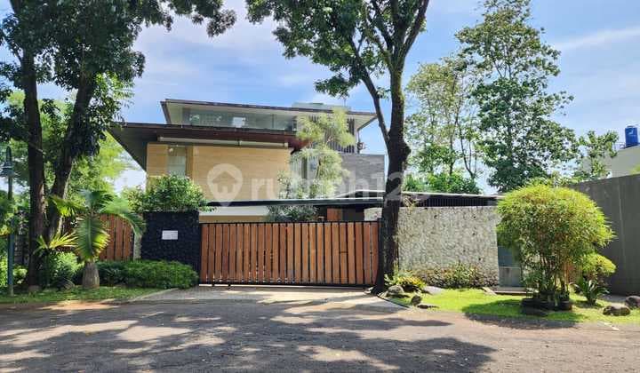 Dijual Rumah Mewah dengan Lift dan Pool Cluster Bukit Golf Hijau