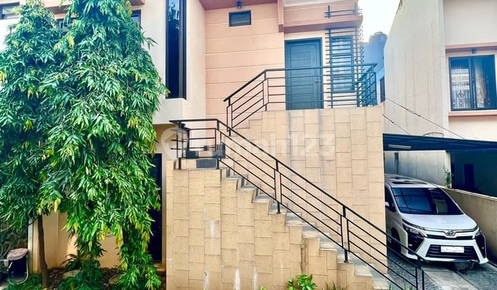 Di Jual Cepat Rumah di Jakarta Timur, 2 Lantai, SHM