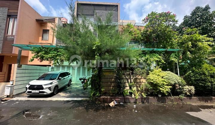 2-Storey Luxury House at Harris Residence Billy Moon, East Jakarta, Land Area 328 sqm, Freehold Title (SHM)