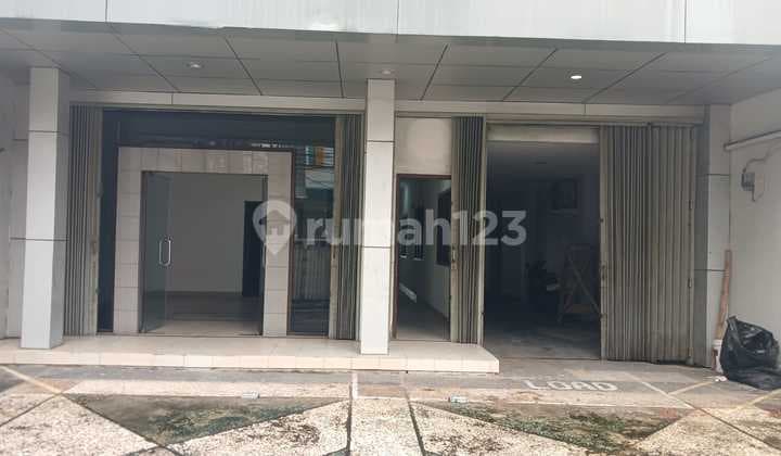 For Rent: Strategic Shop/Office in Matraman, East Jakarta, Suitable for Clinic, Cafe, or Office.