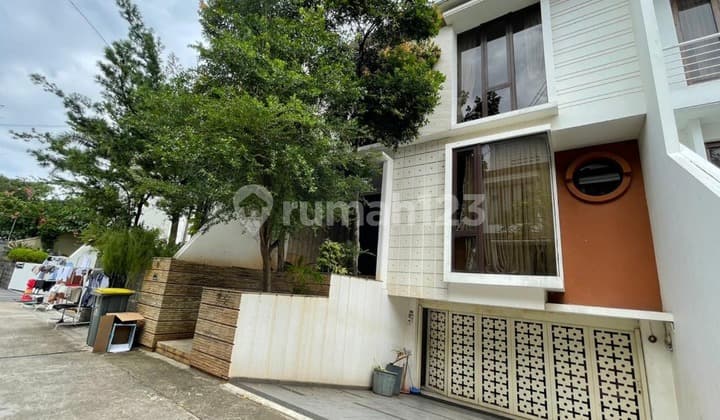 Rumah Mewah Bagus 2 Lantai Siap Huni Lokasi Sangat Strategis di Lebak Bulus, Jakarta Selatan