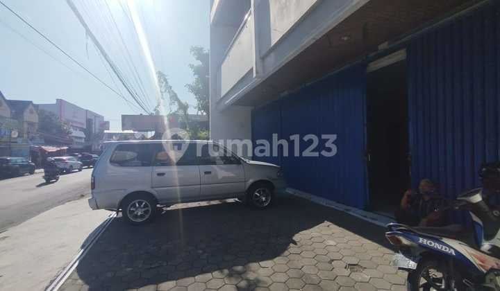 Disewakan Ruang Usaha Strategis 2 Lantai di Jl. Godean Sleman Luas & Siap Pakai, Nogotirto, Gamping, Sleman