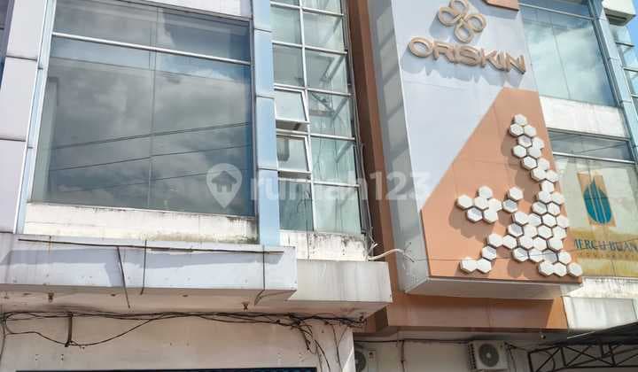 Disewakan Ruko Strategis 3 Lantai di Ringroad Utara Yogyakarta - Cocok untuk Bisnis