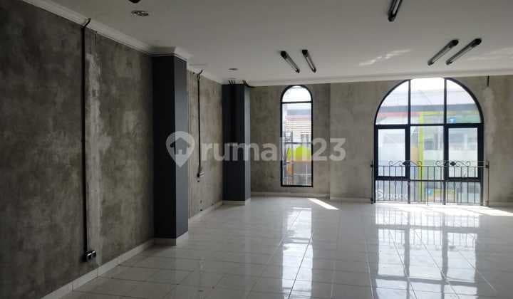 Disewakan Ruko Strategis 3,5 Lantai di Sagan Pusat Bisnis, Terban, Gondokusuman, Yogyakarta