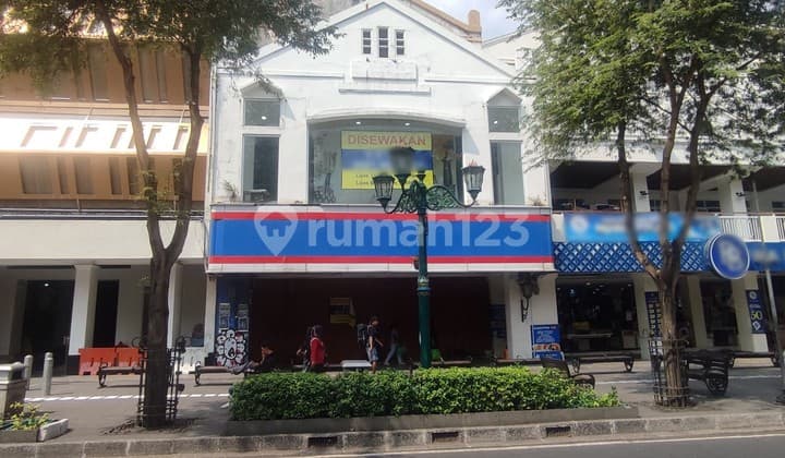 Ruang Usaha 4 Lantai Lokasi Premium Daerah Wisata Malioboro Yogyakarta