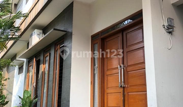 *For Sale* Ready-to-Occupy House (Large Building & Strategic Location)