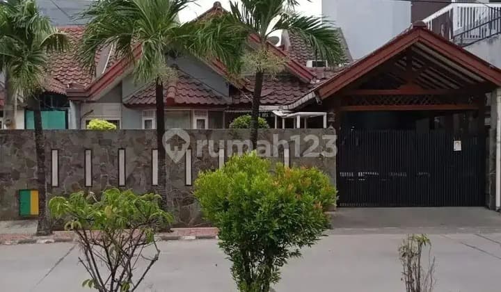 Rumah Asri LT 200 M² di Griya Bintara Indah Nyaman & Strategis