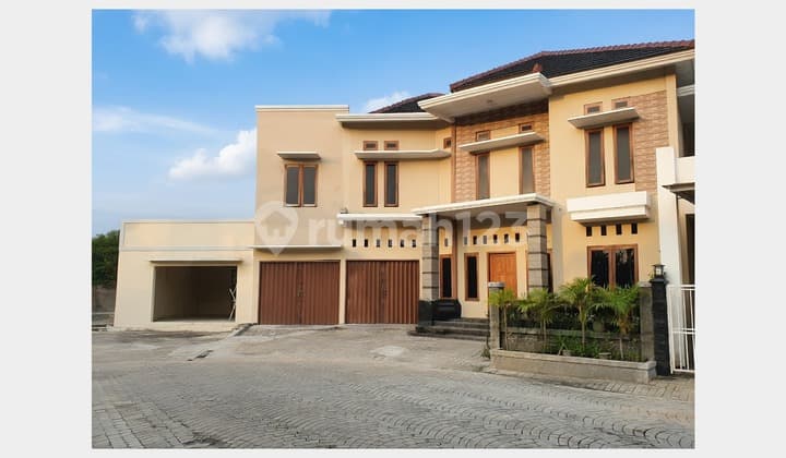 Dijual Rumah 2 Lantai Bangunan 300 M² Jl Tajem - Harga 1,6 M Nego