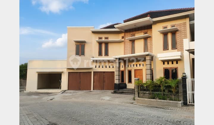 Rumah 2 Lantai Jl Tajem Jogja - Dekat Kampus & Ringroad Utara