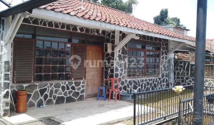 Dijual Rumah Murah Belakang Clover Garden Hotel - Bandungjl. Awiligar Ria Ii, Kel.cibeunying, Kec.cimenyan, Kab.bandung.sertifikat: Shmluas Tanah: 215Mluas Bangunan: 70Mtipe: Upslooplistrik: 1300Wair: Pompaimb: Legalisirkamar Utama: 1 (Kamar Mandi Dalam)K