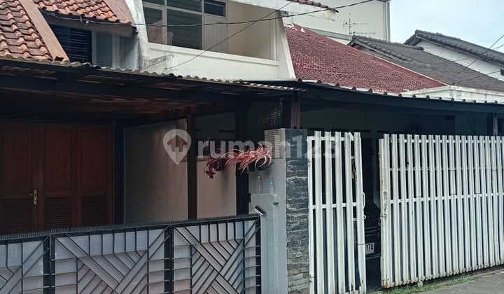 Selling Ready-to-Occupy House at Komplek Perbintangan Turangga Bandung.