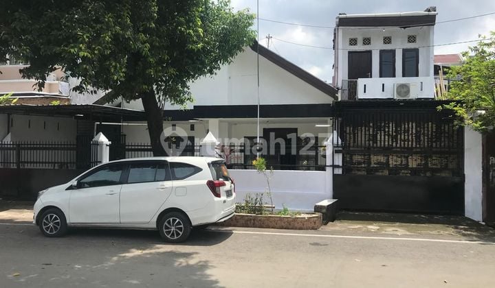 For Sale House in the Center of Makassar City Location Jl. Serigala No 71 Sub-district Mamajang Dalam