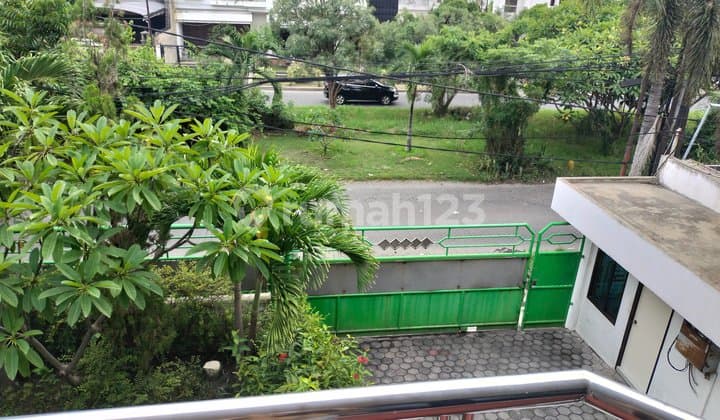 Rumah Raya Darmo Permai. 2Lantai. Ruangan Los Besar.ready Siap Huni. Cocok Buat Kantor