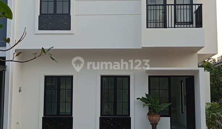 For Sale 3-Story House in BSD Kireina Nusaloka
