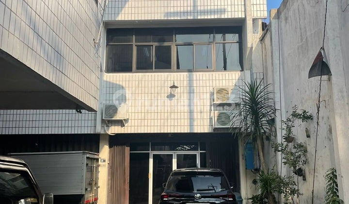 Ruko Strategis 3 Lantai di Komplek Pertokoan, Siap Huni