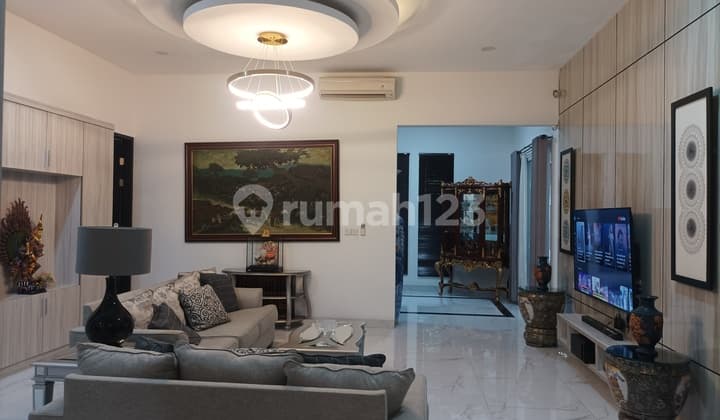 Rumah Hadap Utara SHM 2.5 Lantai Full Furnish di Kembangan Jakbar