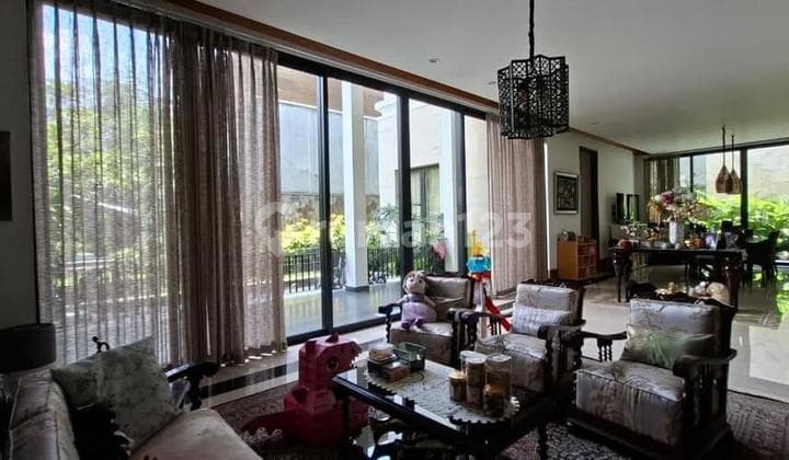 Rumah Unfurnished 2 Lantai Taman Luas dan Private Pool di Cipete