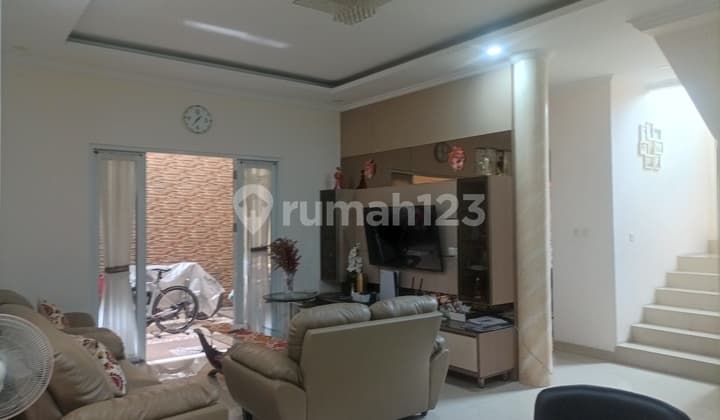 Rumah Full Renovasi Furnished Hadap Utara SHM di Gading Serpong