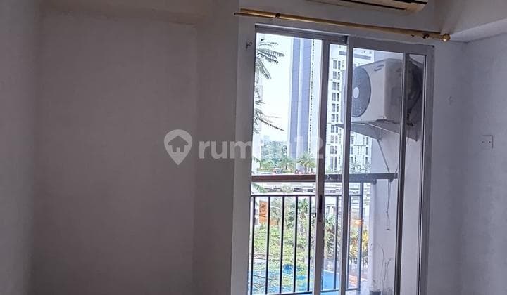 Apartemen Semi Furnished dengan AC Dijual Cepat di Serpong