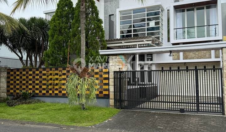 Dijual Rumah Mewah Full Furnish Plus Swimming Pool di Cluster Greenwood Golf Araya, Kota Malang