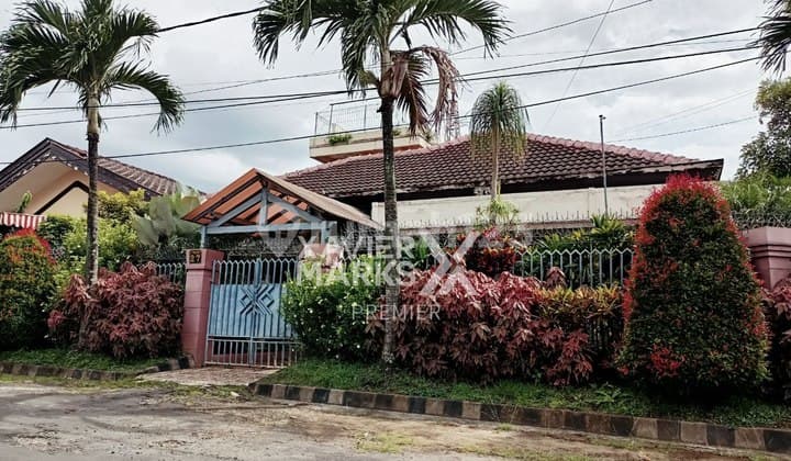 Dijual Rumah 2 Lantai Terawat dan Siap Huni di Kawasan Elite Kota Malang Taman Dieng Jawa Timur