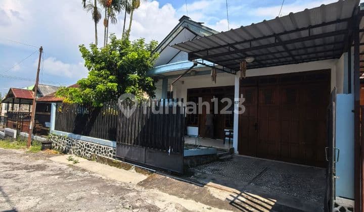 Dijual Rumah Klasik di Jl. Atletik, Tasikmadu, Lowokwaru, Malang.