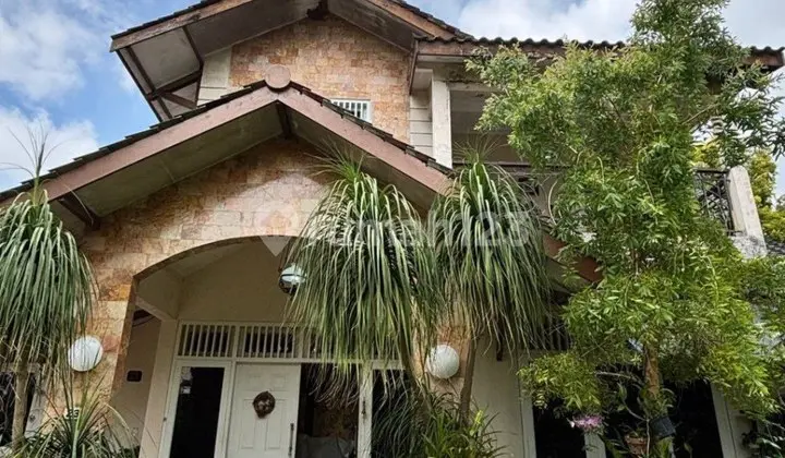 A Well-Maintained House for Sale in the Islands Area, Klojen, Malang.