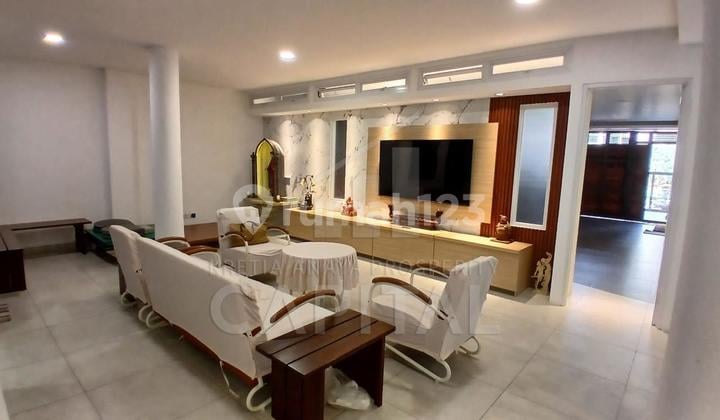 Modern Tropical House Semi Furnished 3 Lantai