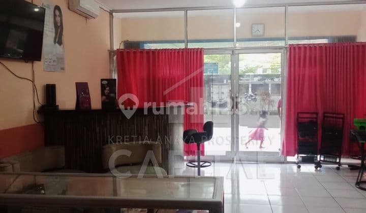 Shop House 2.5 Floors with Strategic Location in a Developing Area Suitable for Business and Investment in Taman Kopo Katapang