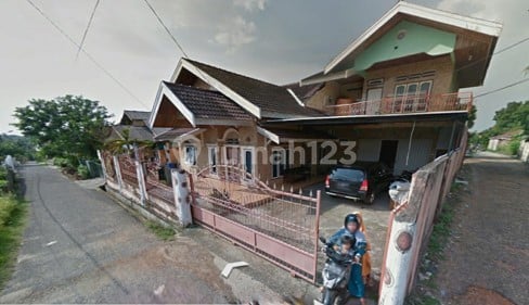 Rumah Memiliki Luas Tanah yang Luas dan Berada di Pusat Kota Rumah Memiliki Luas Tanah yang Luas dan Berada di Pusat Kota