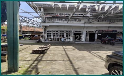 The house has a large land area and is located in the city center.