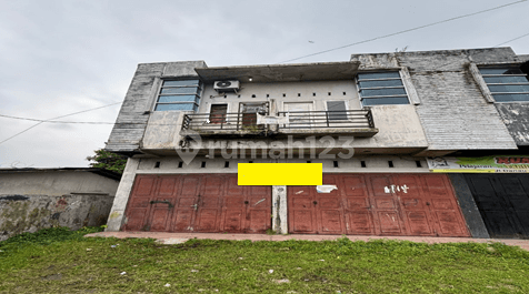 Ruko yang Berada di Pinggir Jalan Kota Binjai