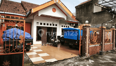 Rumah Berada di Perumahan Ditengah Kota