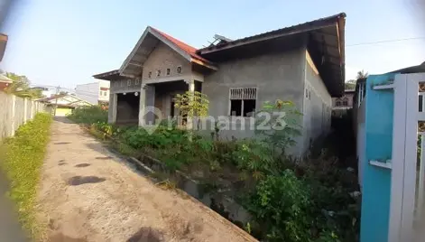 Residential house close to residential area, not far from the Kai Tebing Tinggi Station.