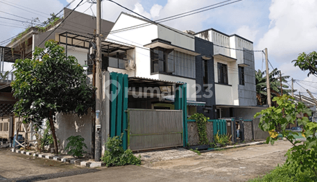 Rumah Berada di Perumahan Ditengah Kota
