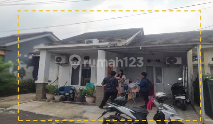 Cheap House Inside a Housing Complex