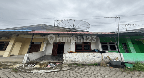 A residential house located in the middle of Medan city.