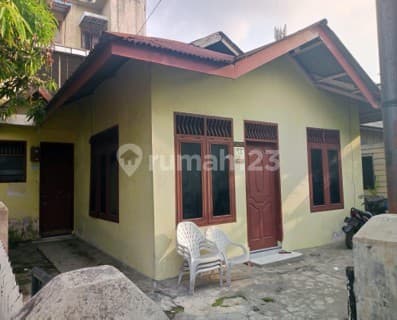 Ready-to-occupy Residential House Located in a Residential Neighborhood