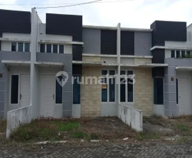 Rumah Siap Huni Berada di Dalam Komplek Rumah Siap Huni Berada di Dalam Komplek