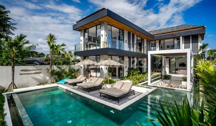 Spacious 5-Bedroom Villa With Jungle Views In Ubud For Sale