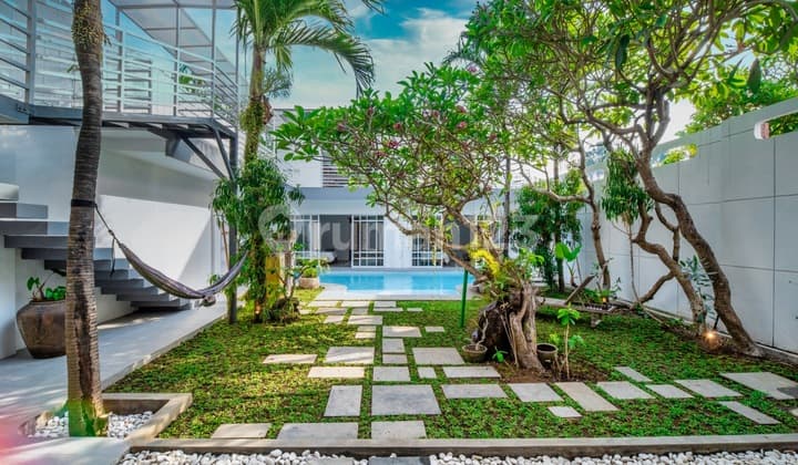 4 Bedroom Villa with Rooftop in Berawa