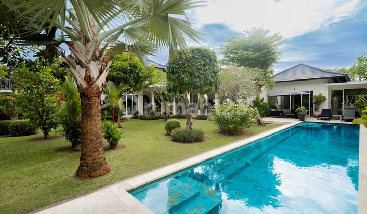 Spacious High Quality 4 Bedroom Freehold Villa For Sale In Jimbaran