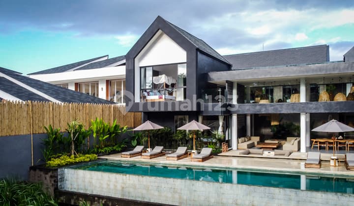 Spacious 6-Bedroom Villa In Central Ubud For Sale