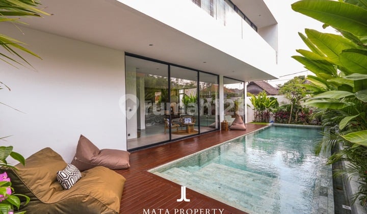 Elegant Contemporary Villa In Kerobokan For Sale