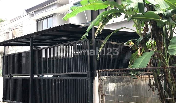Rumah2 Lantai Siap Bersih Strategis.bintaro