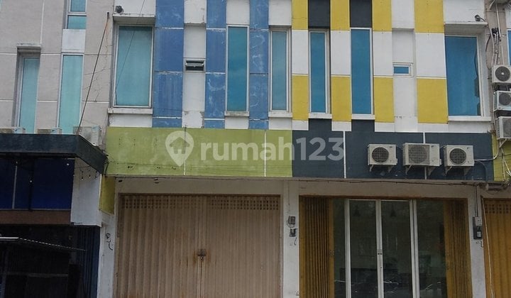 Modern 3-Story Shophouse for Rent - Easy & Strategic Access Modern 3-Story Shophouse for Rent - Easy & Strategic Access