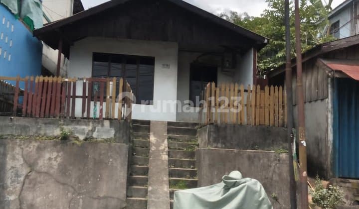 Strategic House by Main Road - 2 Bedrooms, 2 Bathrooms, Easy & Comfortable Access, Ideal for Business