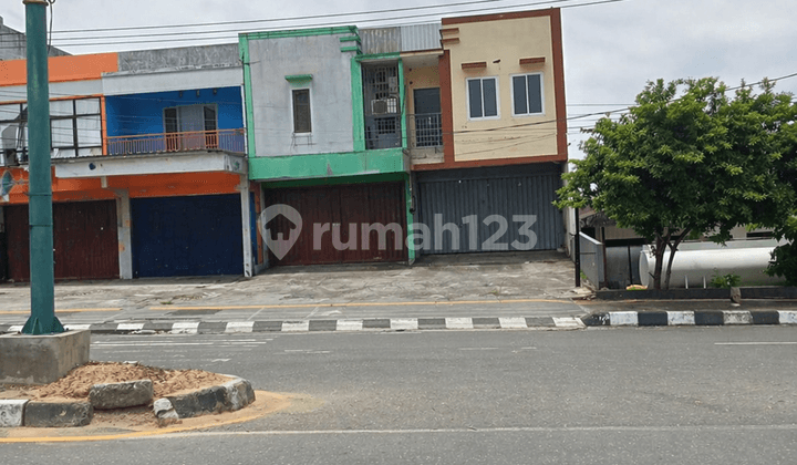 Disewakan Ruko Strategis Pinggir Jalan Raya - Akses Mudah & Ramai