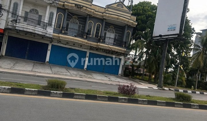 Disewakan 2 Ruko Pinggir Jalan Besar - Lokasi Strategis, bisa Sewa Satuan!