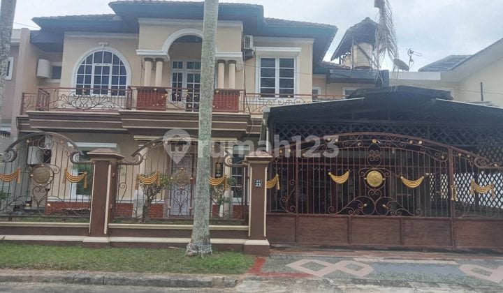 For Rent Spacious & Strategic House - 6 Bedrooms, 5 Bathrooms, Garage + Carport, Suitable for Residence & Business!